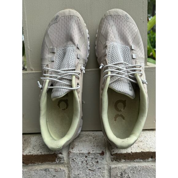 On Cloud Shoes-Size 7.5 - Picture 6 of 8